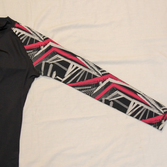 Reebok Running Pullover Top - Picture 8 of 9